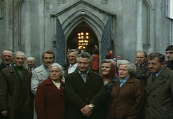 Shoah extrait 4 devant l'église